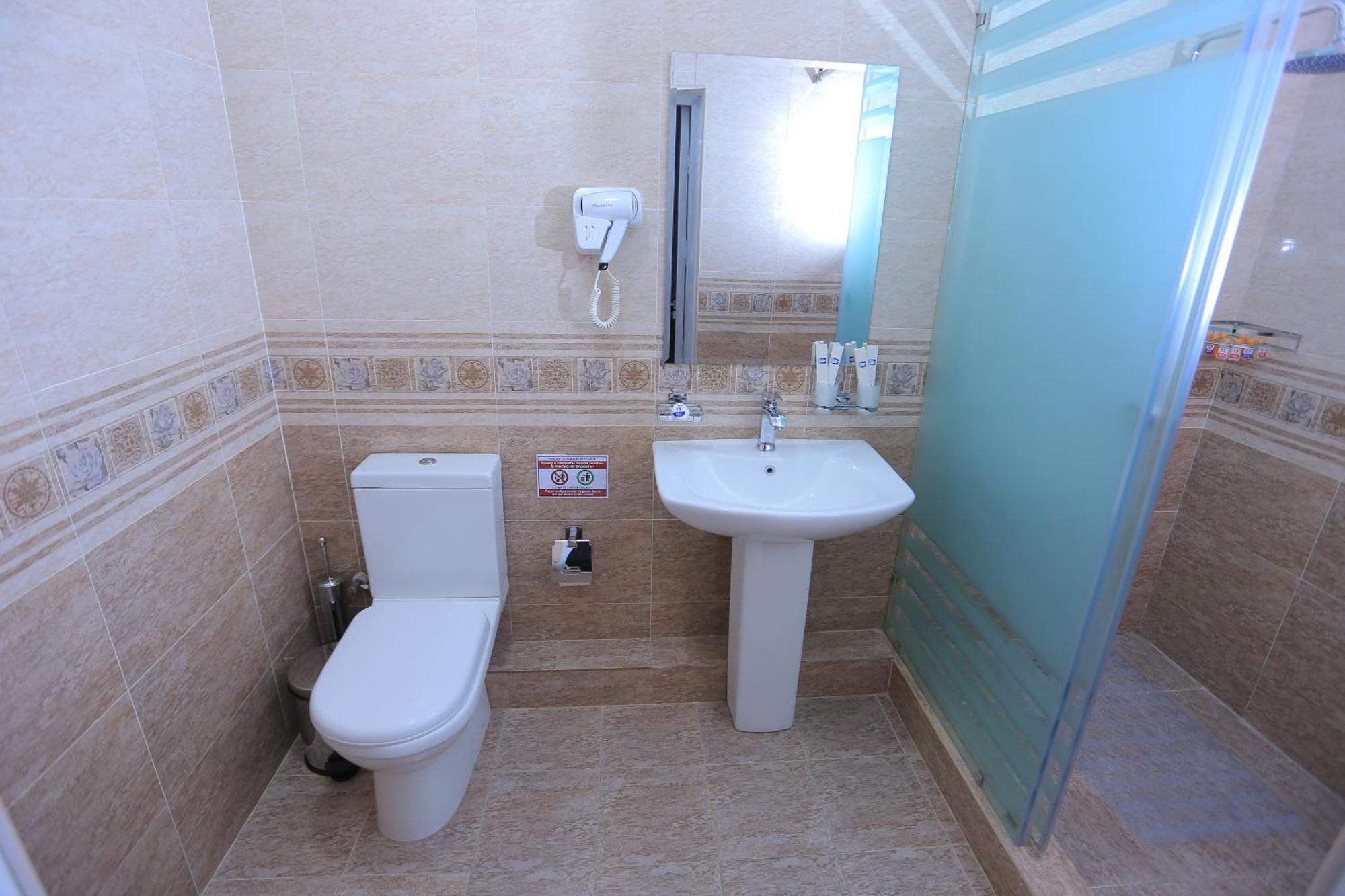 Hayot Plaza Hotel Yunusobod 外观 照片